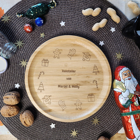 Personalisierter Keksteller mit Gravur für Weihnachten mit Weihnachtsmotiv