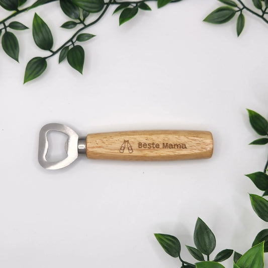 Personalisierter Flaschenöffner für die "Beste Mama" aus Massivholz und Edelstahl. Mit einem Motiv aus zwei Aperol Flaschen. Auf der Rückseite kann optional der Name deiner Mutter graviert werden.