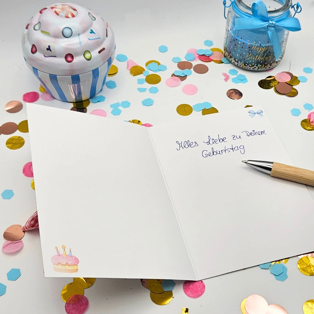 Innenansicht der aufgeklappten Panda-Karte mit viel Platz für persönliche Glückwünsche, beispielhaft beschrieben mit „Alles Liebe zu Deinem Geburtstag“