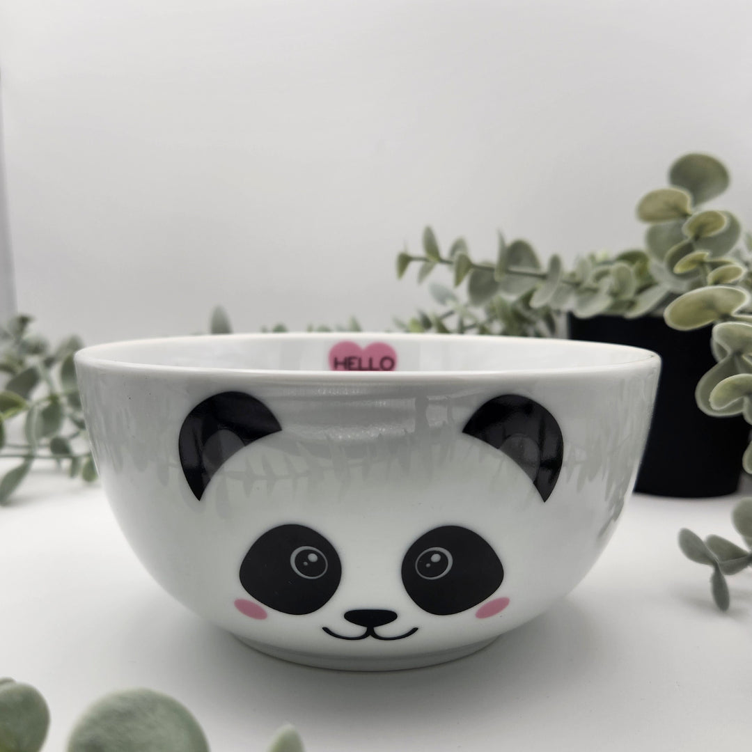 Weiße Keramik-Schale mit wachem Panda-Gesicht und großen Kulleraugen; das verspielte Design eignet sich perfekt als Snackschale für Kinder oder Panda-Liebhaber