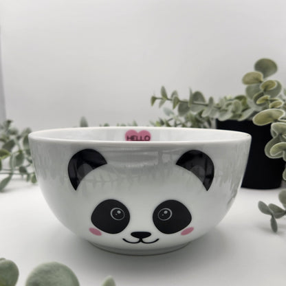 Weiße Keramik-Schale mit wachem Panda-Gesicht und großen Kulleraugen; das verspielte Design eignet sich perfekt als Snackschale für Kinder oder Panda-Liebhaber