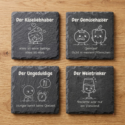 Raclette Pfannen Untersetzer mit Gravur vier verschiedener Typen. 4er Set mit Text und jeweiligem Motiv. Gravur von der Käseliebhaber, der Gemüsehasser, der Ungeduldige und der Weintrinker